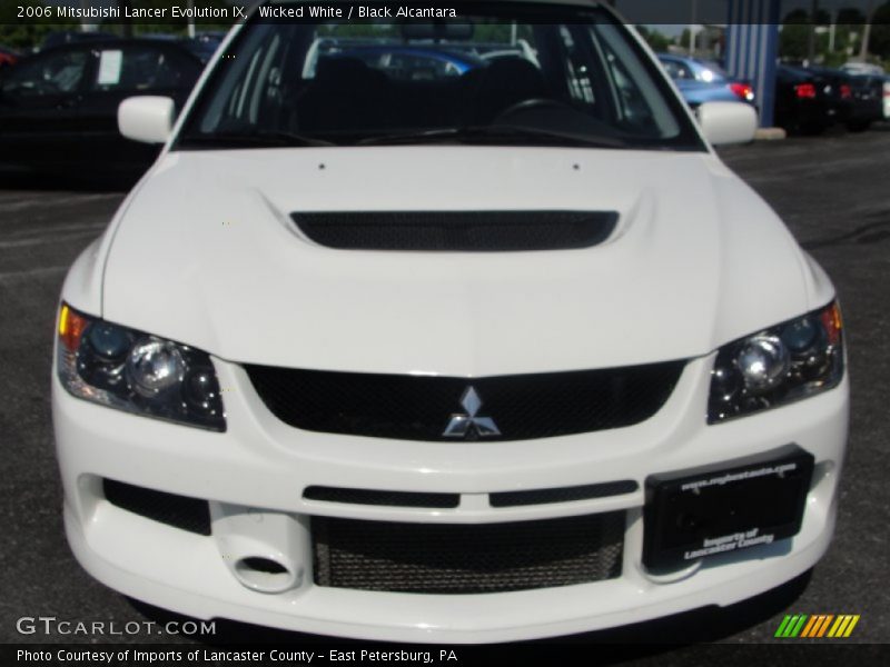 Wicked White / Black Alcantara 2006 Mitsubishi Lancer Evolution IX