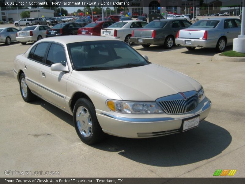 Ivory Parchment Tri-Coat / Light Parchment 2001 Lincoln Continental