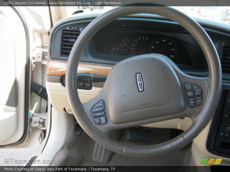 Ivory Parchment Tri-Coat / Light Parchment 2001 Lincoln Continental