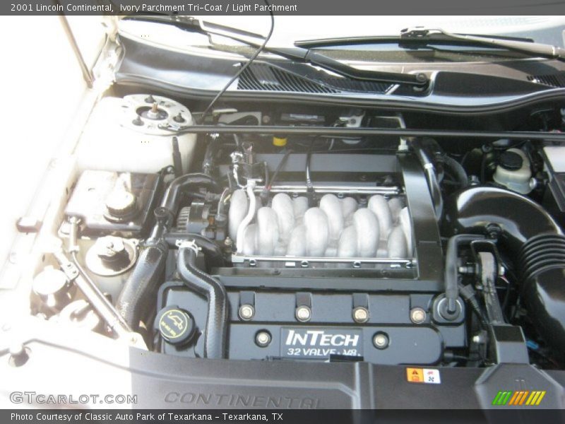Ivory Parchment Tri-Coat / Light Parchment 2001 Lincoln Continental