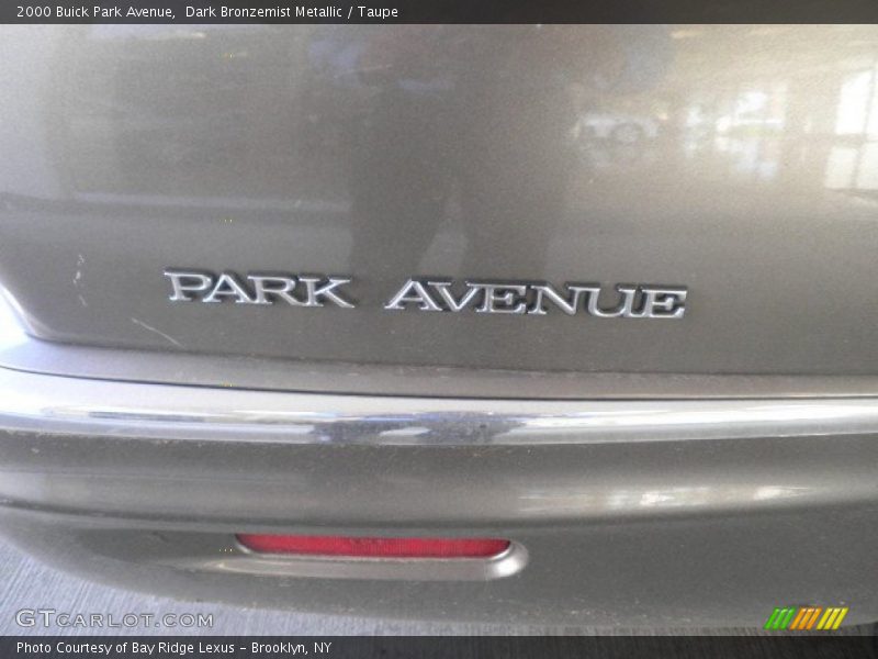  2000 Park Avenue  Logo