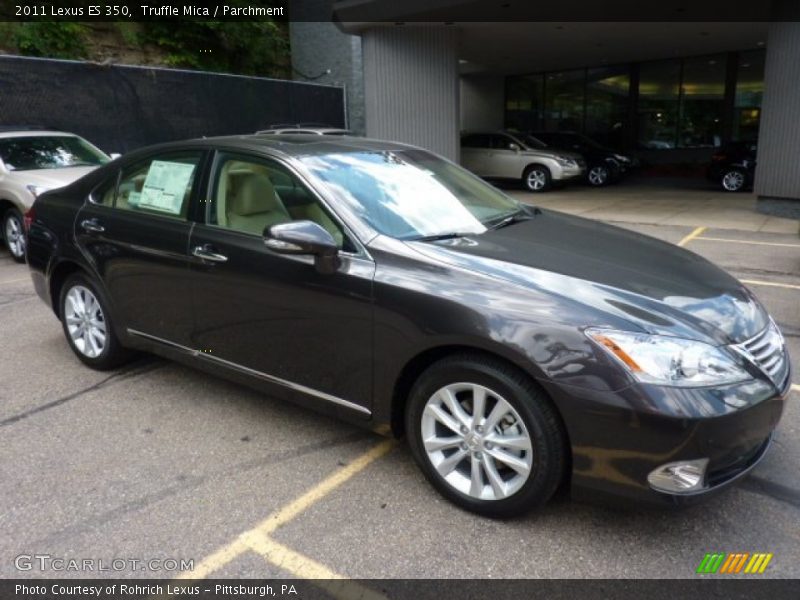 Front 3/4 View of 2011 ES 350