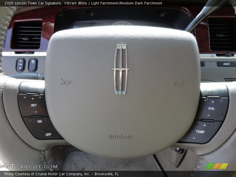 Vibrant White / Light Parchment/Medium Dark Parchment 2005 Lincoln Town Car Signature