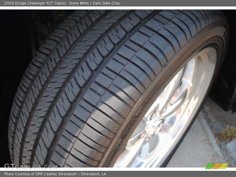 Stone White / Dark Slate Gray 2009 Dodge Challenger R/T Classic