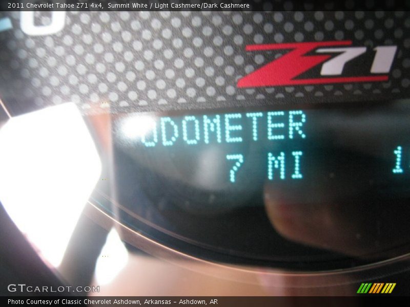 Summit White / Light Cashmere/Dark Cashmere 2011 Chevrolet Tahoe Z71 4x4