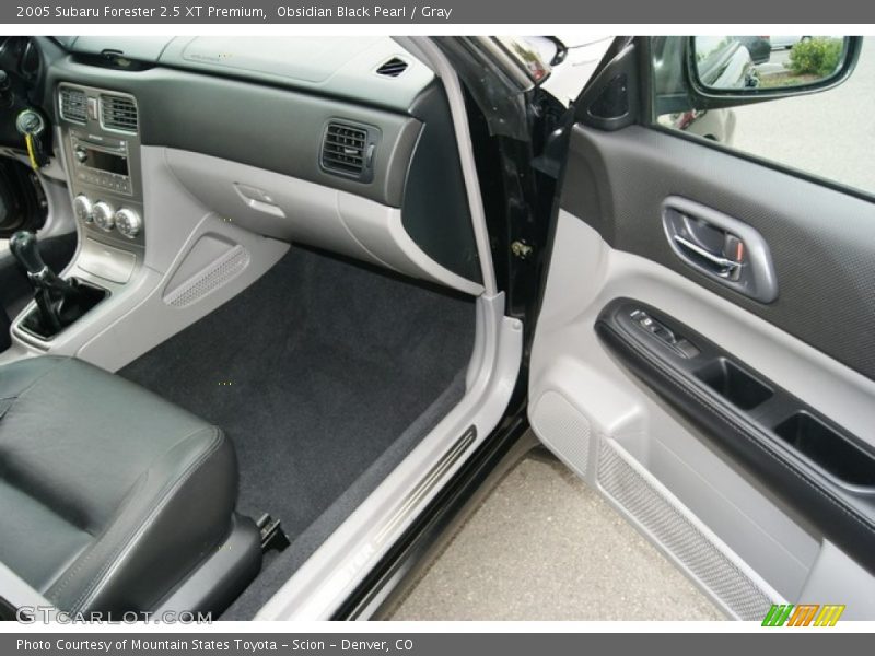  2005 Forester 2.5 XT Premium Gray Interior