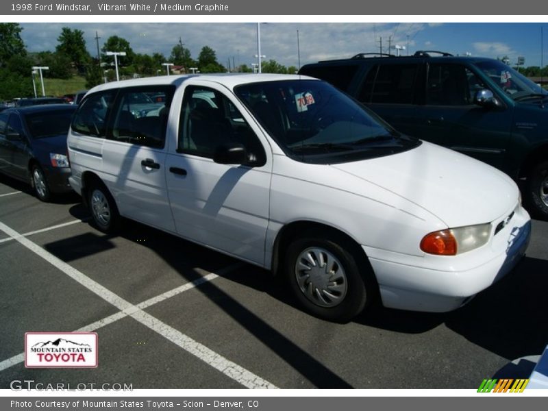 Vibrant White / Medium Graphite 1998 Ford Windstar
