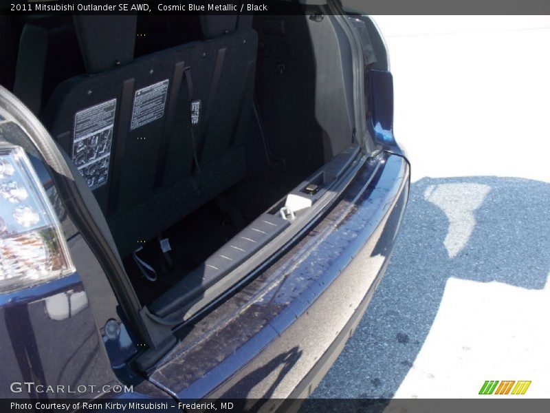 Cosmic Blue Metallic / Black 2011 Mitsubishi Outlander SE AWD