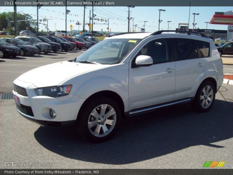 Diamond White Pearl / Black 2011 Mitsubishi Outlander SE AWD