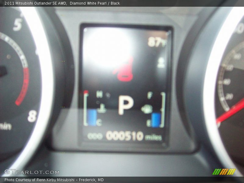 Diamond White Pearl / Black 2011 Mitsubishi Outlander SE AWD