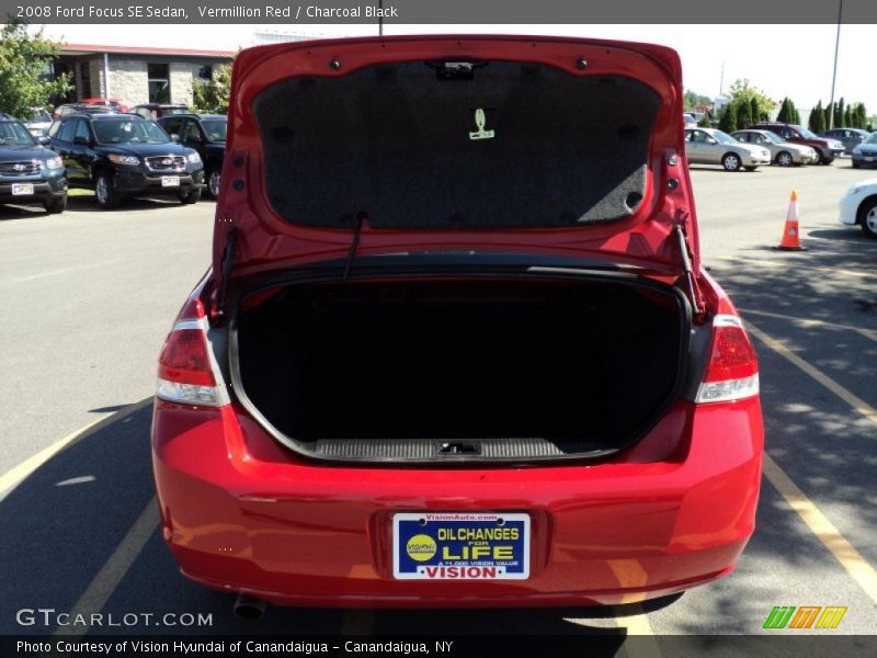Vermillion Red / Charcoal Black 2008 Ford Focus SE Sedan
