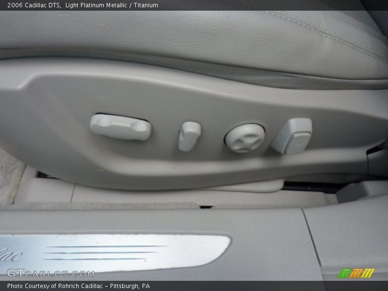 Light Platinum Metallic / Titanium 2006 Cadillac DTS