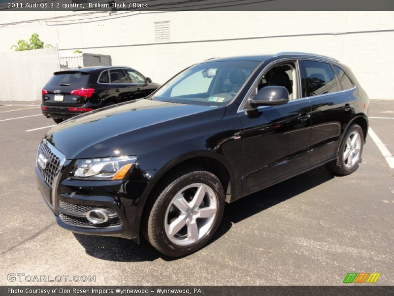 Front 3/4 View of 2011 Q5 3.2 quattro