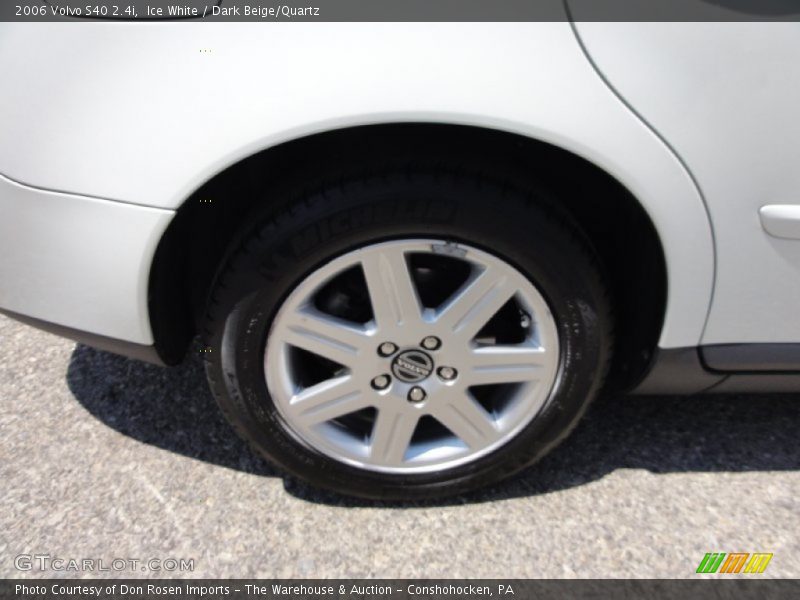 Ice White / Dark Beige/Quartz 2006 Volvo S40 2.4i