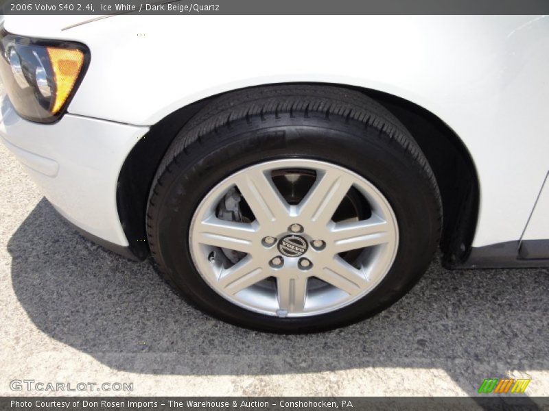 Ice White / Dark Beige/Quartz 2006 Volvo S40 2.4i