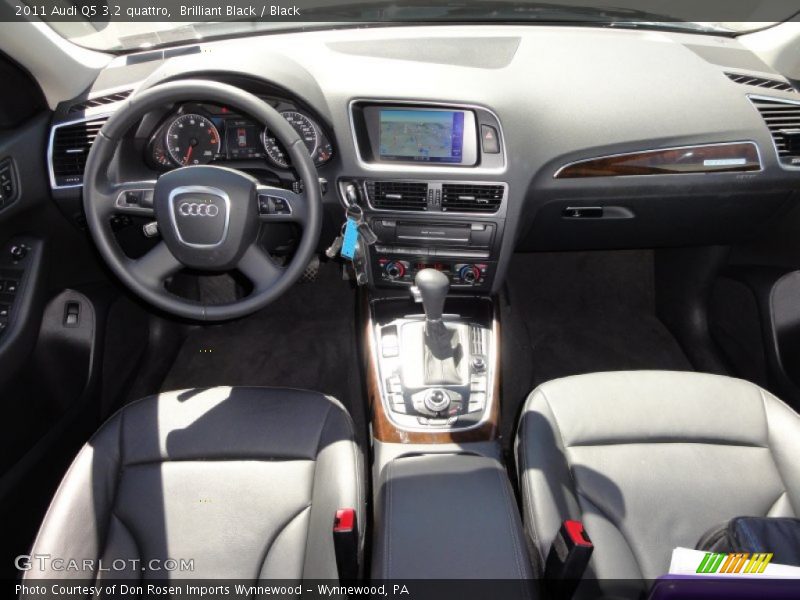 Dashboard of 2011 Q5 3.2 quattro