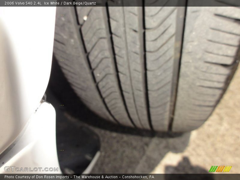 Ice White / Dark Beige/Quartz 2006 Volvo S40 2.4i
