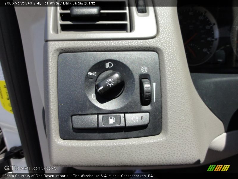 Ice White / Dark Beige/Quartz 2006 Volvo S40 2.4i