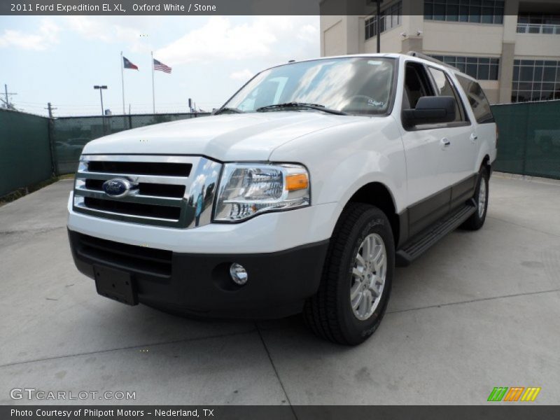 Front 3/4 View of 2011 Expedition EL XL
