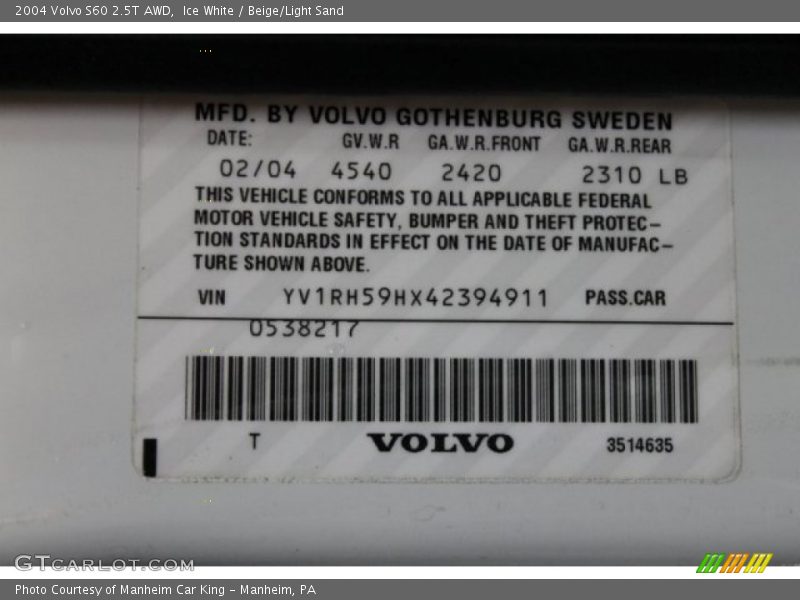 Ice White / Beige/Light Sand 2004 Volvo S60 2.5T AWD