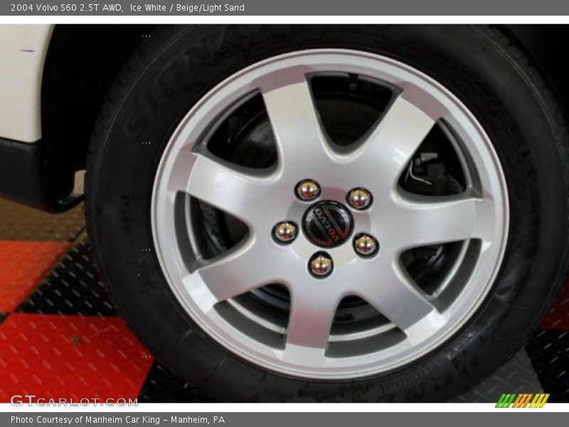 Ice White / Beige/Light Sand 2004 Volvo S60 2.5T AWD