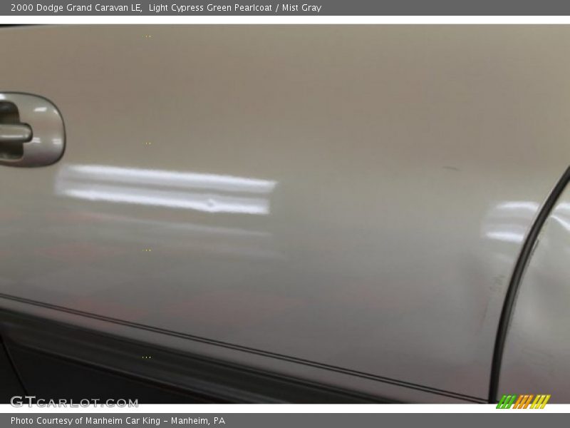 Light Cypress Green Pearlcoat / Mist Gray 2000 Dodge Grand Caravan LE