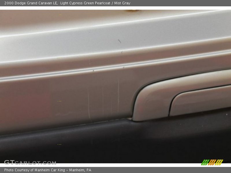 Light Cypress Green Pearlcoat / Mist Gray 2000 Dodge Grand Caravan LE