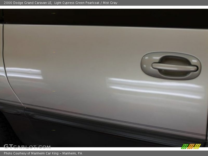 Light Cypress Green Pearlcoat / Mist Gray 2000 Dodge Grand Caravan LE