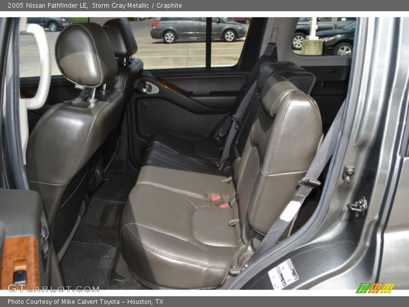 Storm Gray Metallic / Graphite 2005 Nissan Pathfinder LE