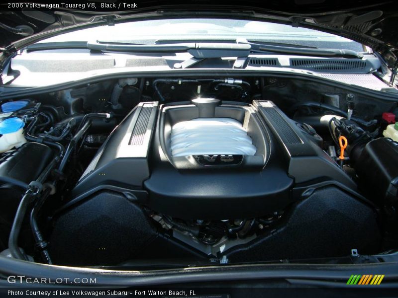 Black / Teak 2006 Volkswagen Touareg V8