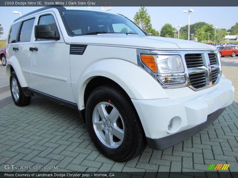 Front 3/4 View of 2009 Nitro SE