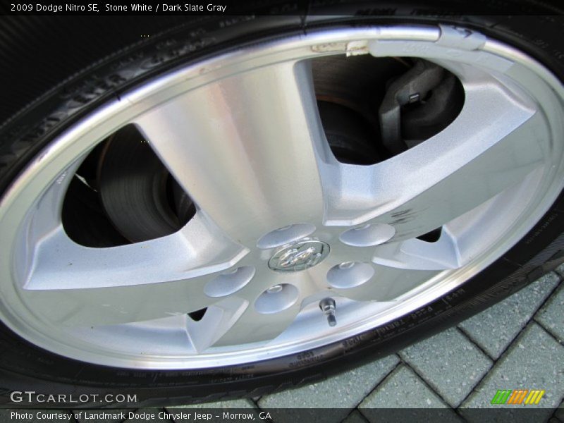 Stone White / Dark Slate Gray 2009 Dodge Nitro SE