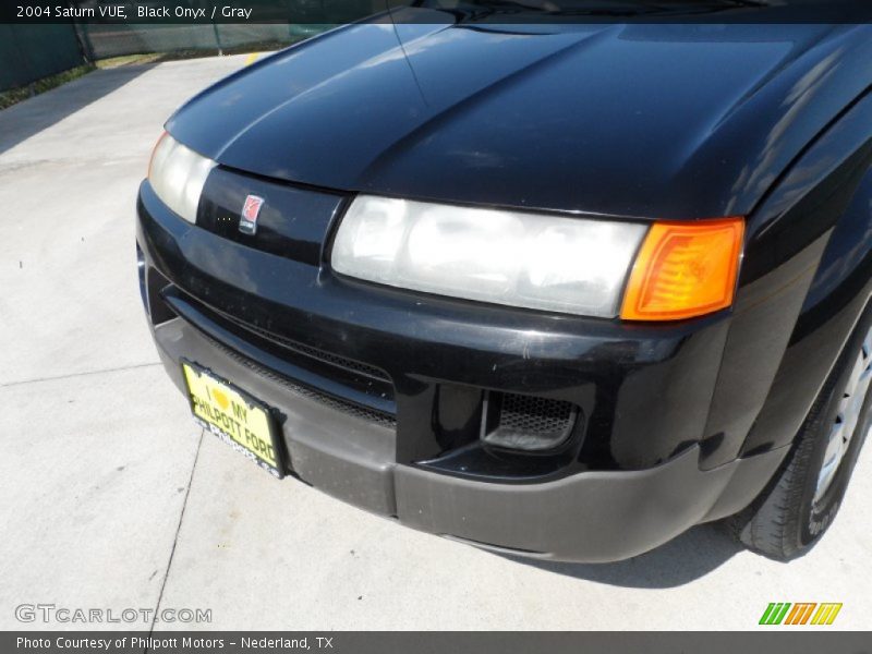 Black Onyx / Gray 2004 Saturn VUE
