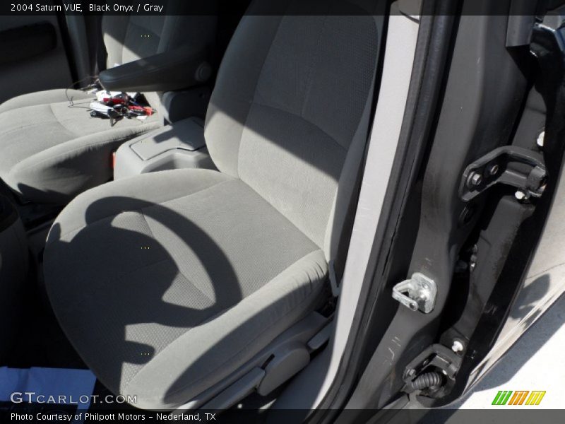 Black Onyx / Gray 2004 Saturn VUE