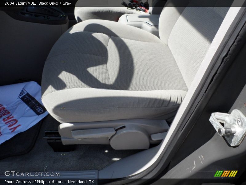 Black Onyx / Gray 2004 Saturn VUE