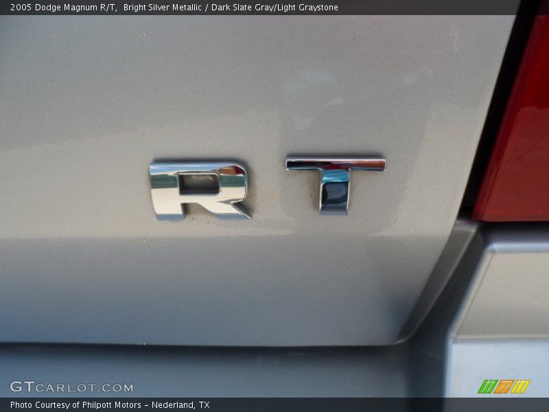 Bright Silver Metallic / Dark Slate Gray/Light Graystone 2005 Dodge Magnum R/T