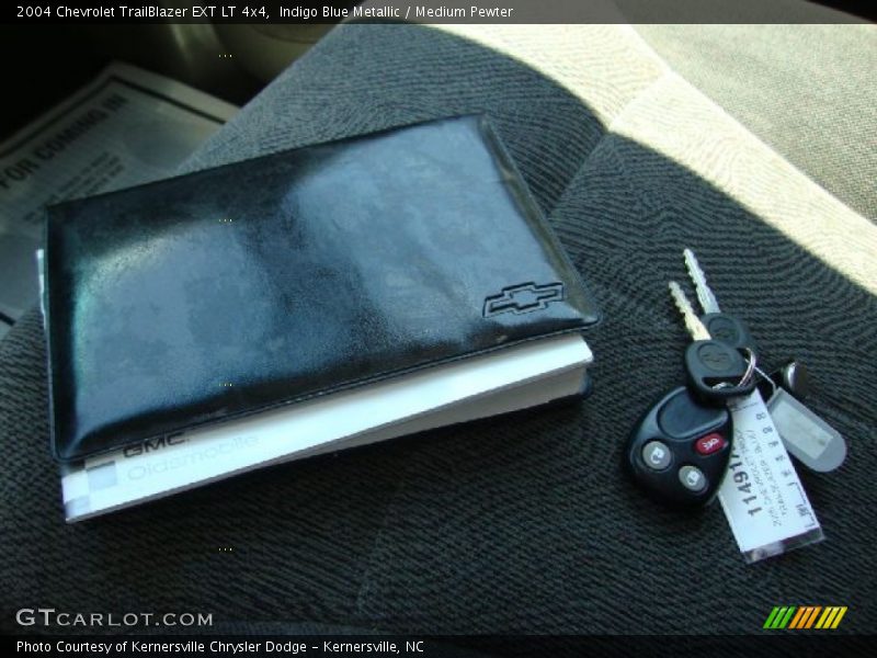 Indigo Blue Metallic / Medium Pewter 2004 Chevrolet TrailBlazer EXT LT 4x4