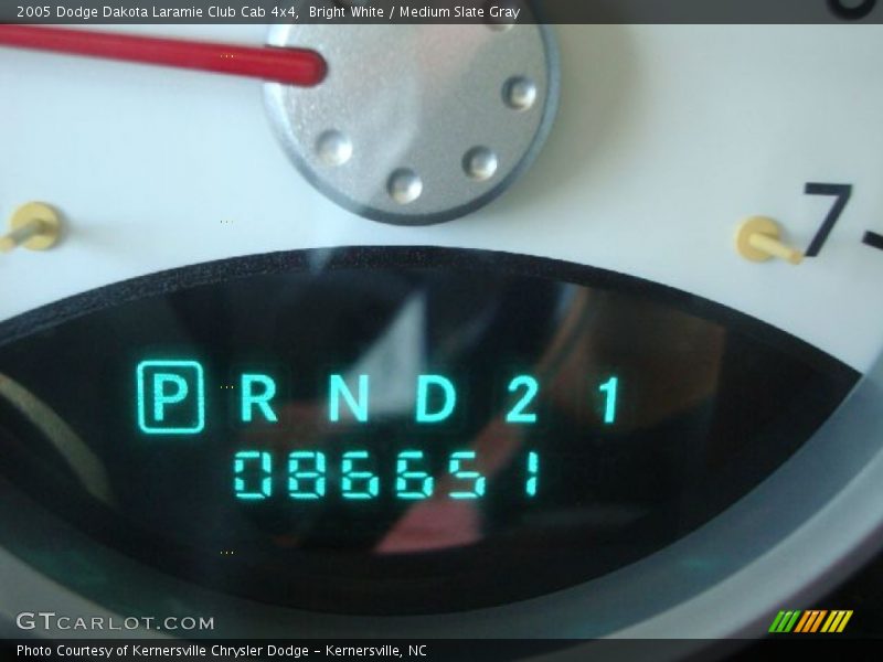 Bright White / Medium Slate Gray 2005 Dodge Dakota Laramie Club Cab 4x4