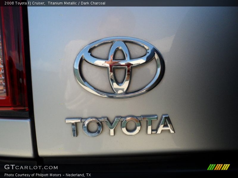 Titanium Metallic / Dark Charcoal 2008 Toyota FJ Cruiser