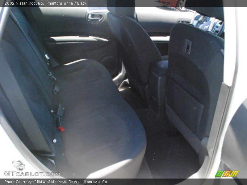 Phantom White / Black 2009 Nissan Rogue S