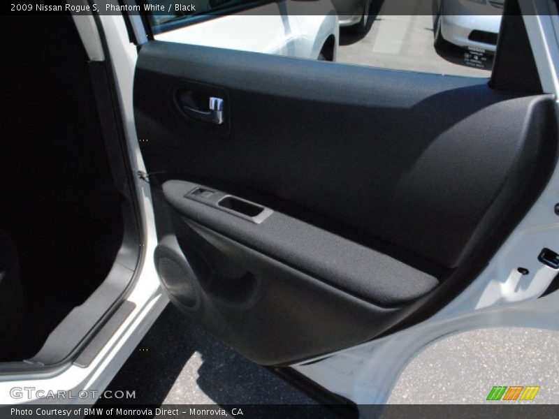 Phantom White / Black 2009 Nissan Rogue S