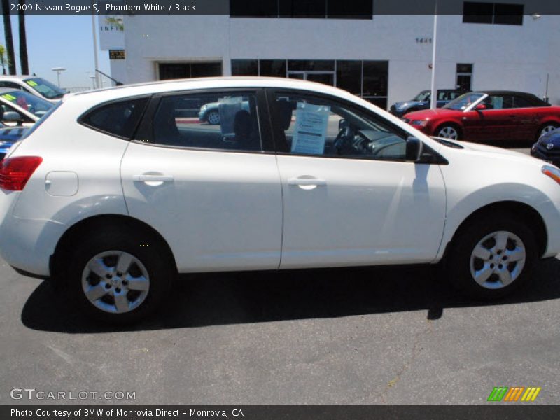 Phantom White / Black 2009 Nissan Rogue S