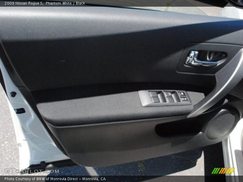 Phantom White / Black 2009 Nissan Rogue S