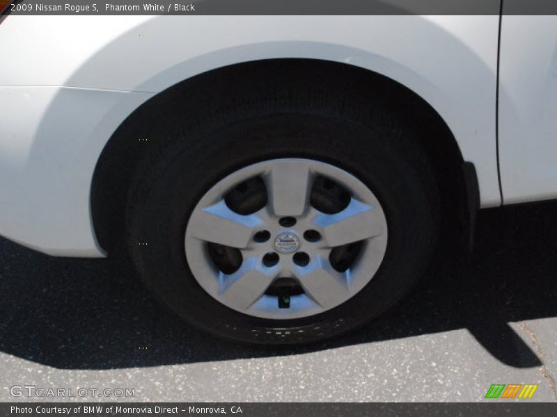Phantom White / Black 2009 Nissan Rogue S