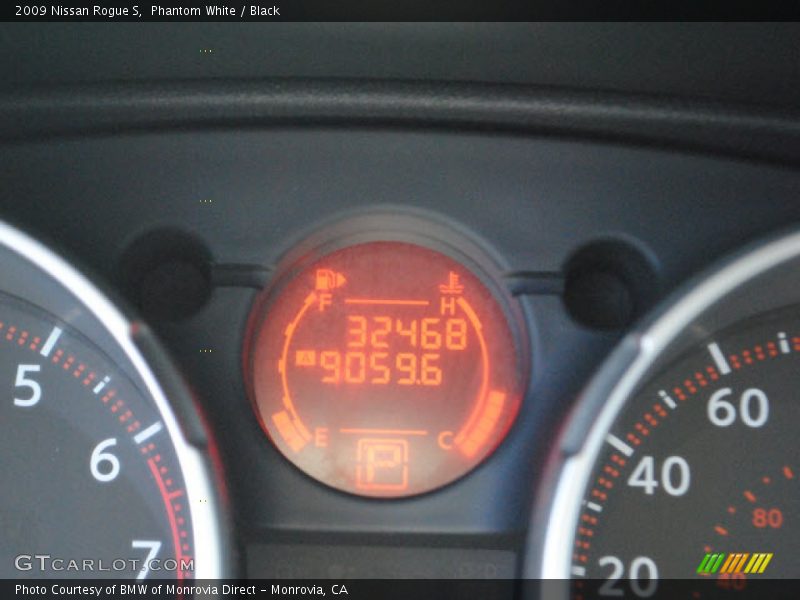 Phantom White / Black 2009 Nissan Rogue S