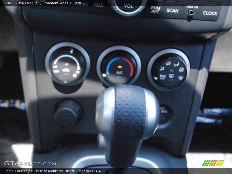 Phantom White / Black 2009 Nissan Rogue S