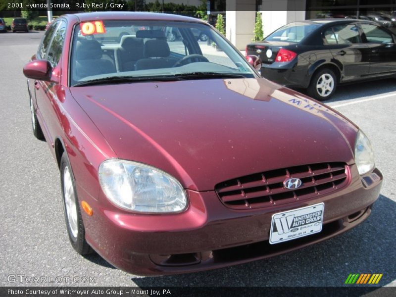 Ruby Red / Gray 2001 Hyundai Sonata