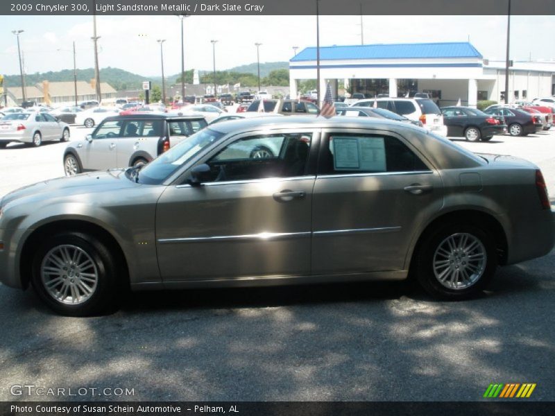 Light Sandstone Metallic / Dark Slate Gray 2009 Chrysler 300