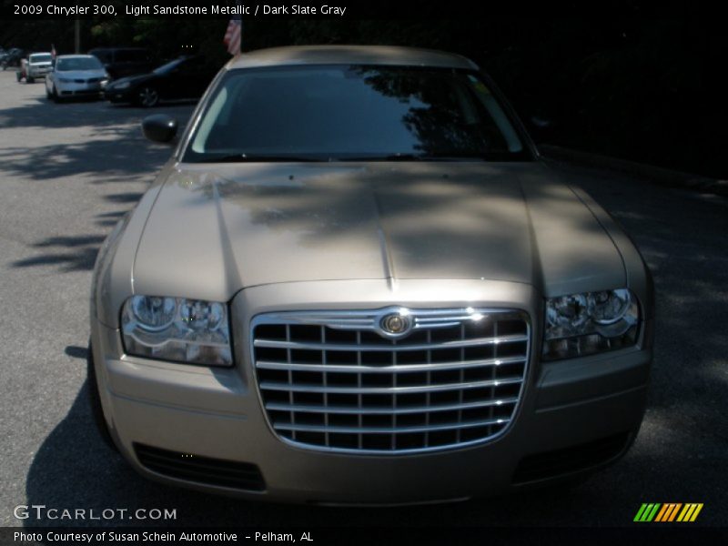 Light Sandstone Metallic / Dark Slate Gray 2009 Chrysler 300