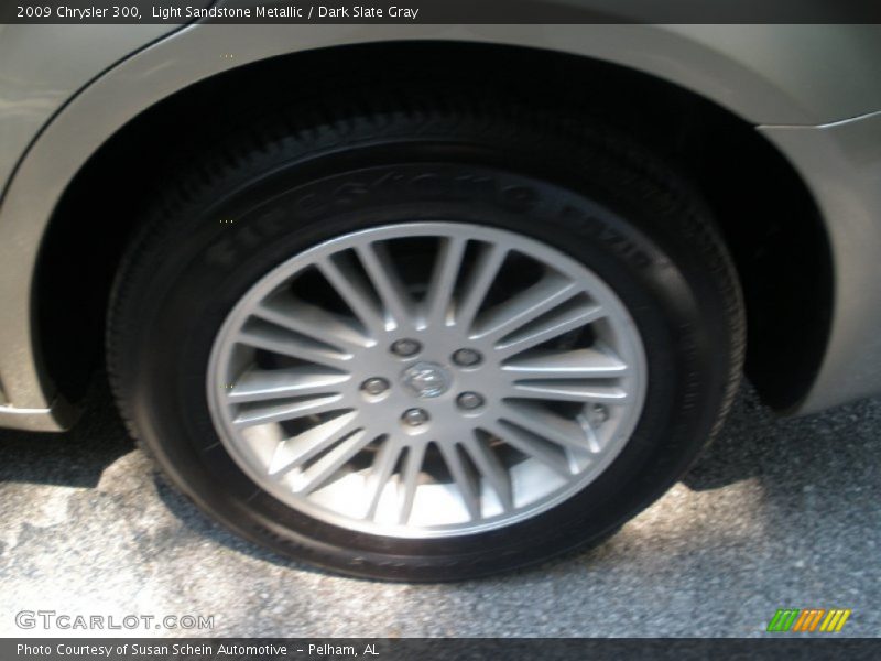 Light Sandstone Metallic / Dark Slate Gray 2009 Chrysler 300
